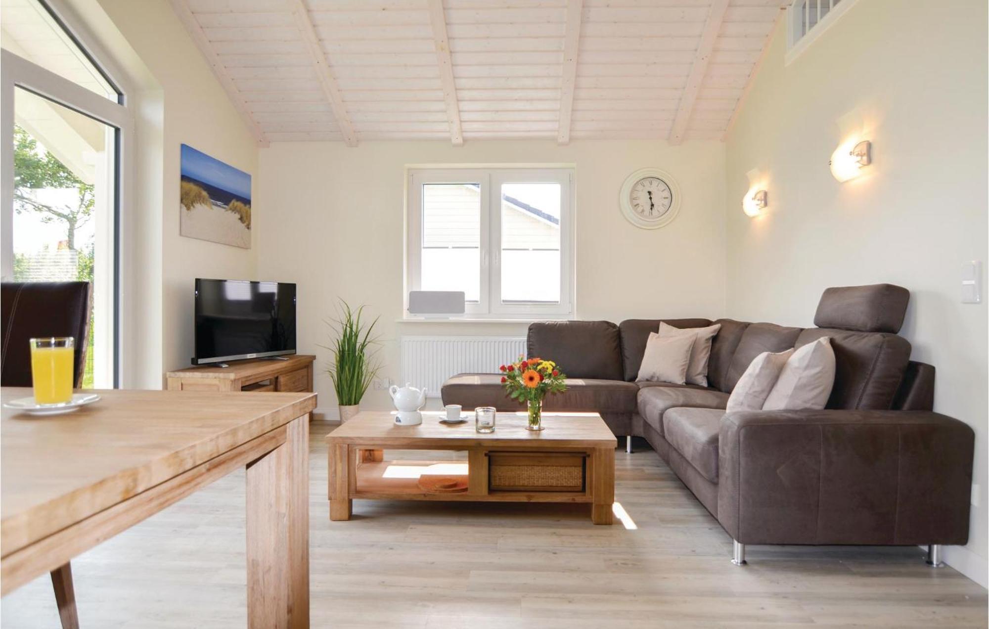 Awesome Home In Dagebuell With Kitchen エクステリア 写真