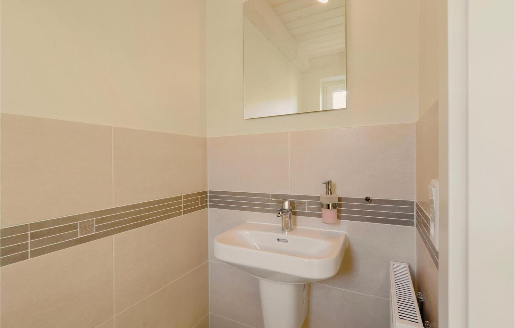 Awesome Home In Dagebuell With Kitchen エクステリア 写真