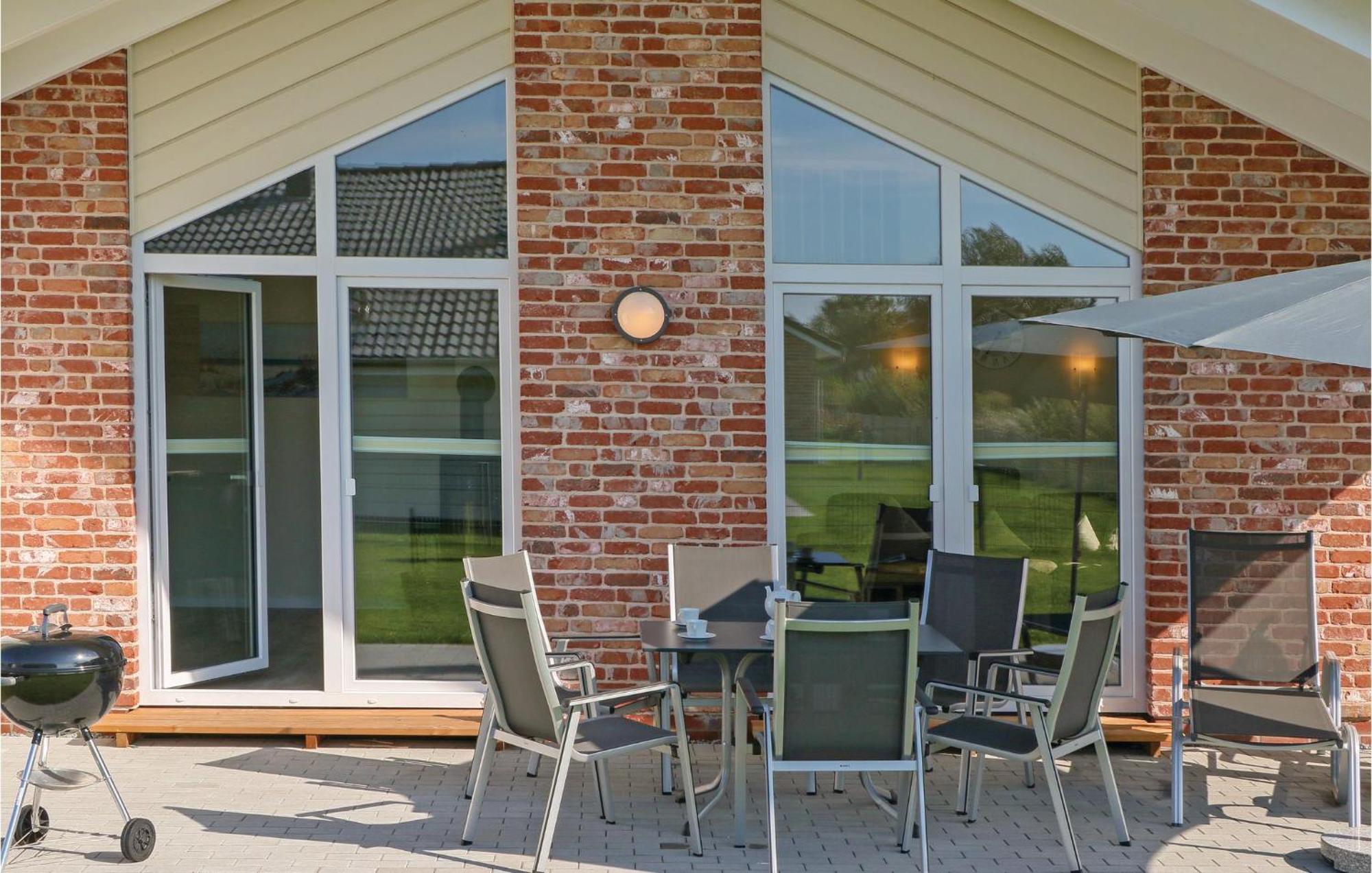 Awesome Home In Dagebuell With Kitchen エクステリア 写真